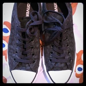 Black print converse size 7